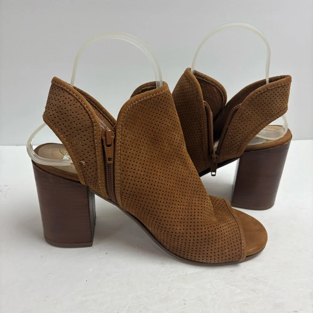 Steve Madden Cody Brown Tan Perforated Peep Toe Booties Heeled Women’s Size 8